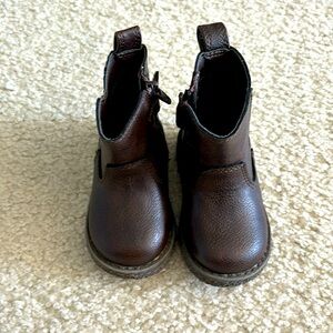 Brown leather baggy girl GAP boots